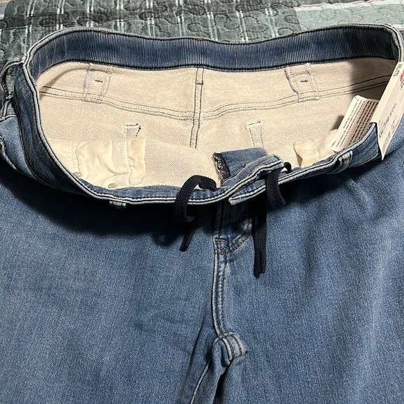 Uniqlo EZY Jeans - Picture 8 of 8